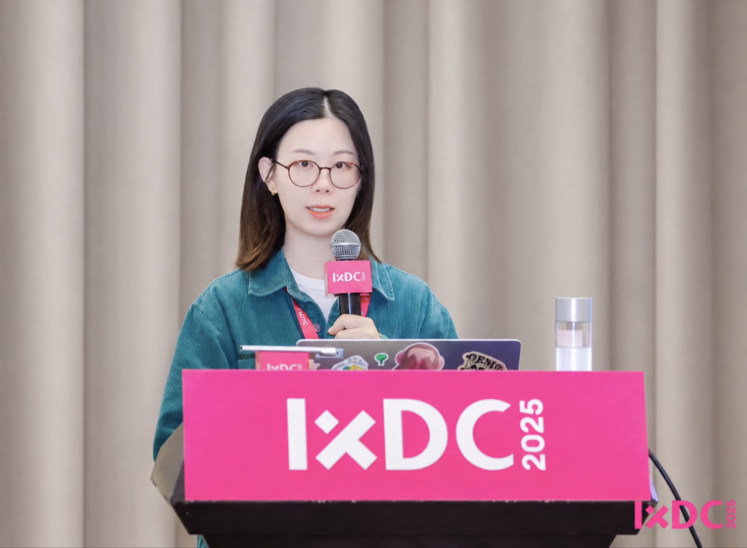 Yating speaking at the IXDC workshop